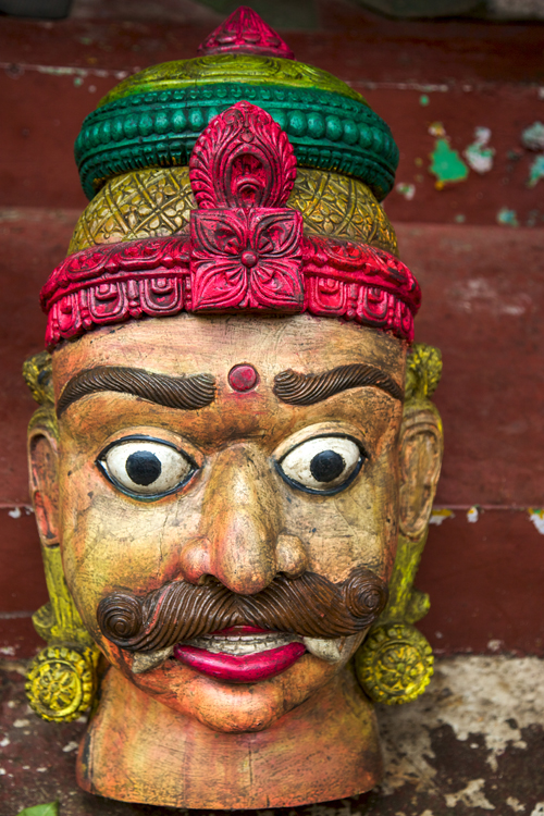 old-vintage-head-of-statue-in-wood-from-rajasthan-PALUYG5-copy.jpg